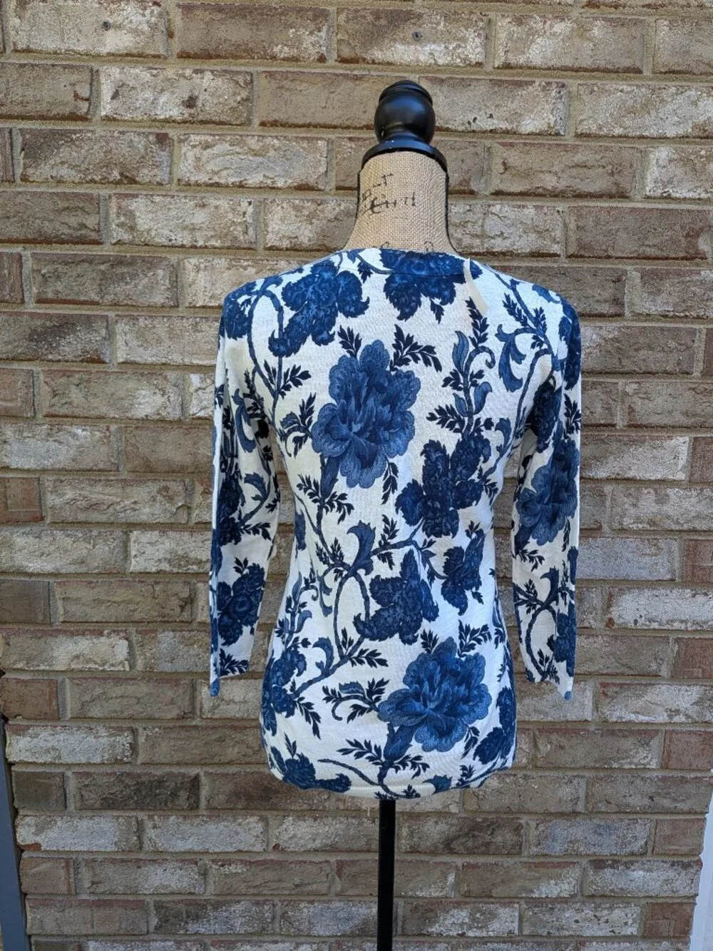 💙 NEW NWT Talbots Decorative Floral Vneck Sweater XS